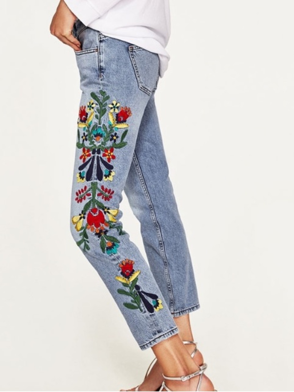 Zara Light Blue Straight-Leg Jeans with Floral Side Embroidery - Picture 14 of 14